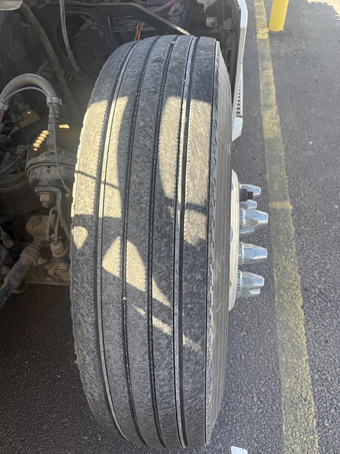 Used 2005 VOLVO VNL 64T670