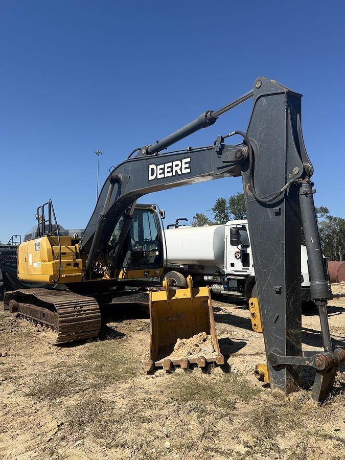Used 2017 DEERE 210G LC