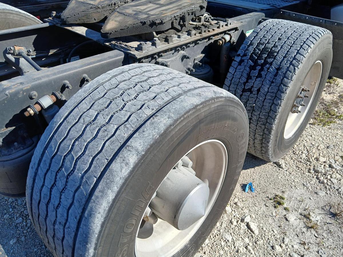 Used 2012 FREIGHTLINER Columbia