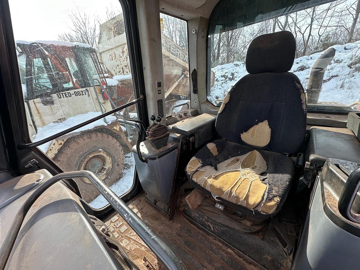 Used 2005 CATERPILLAR 963C