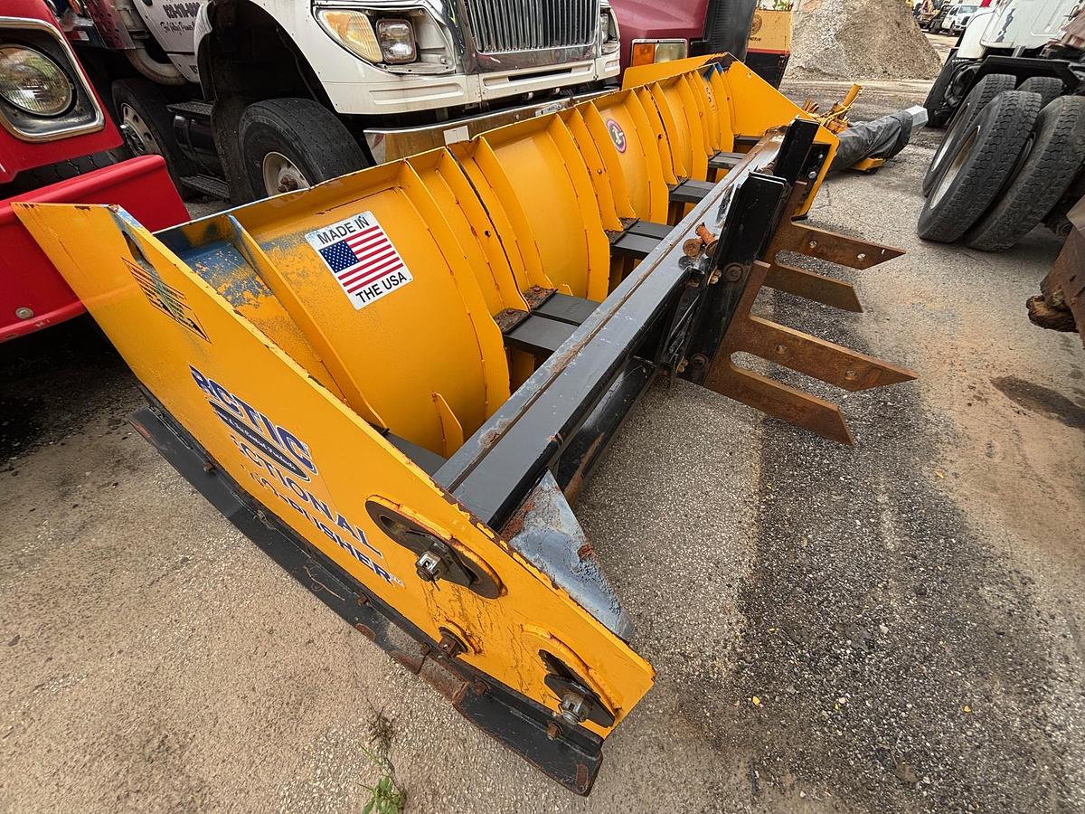 Used 2000 ARCTIC 14HD