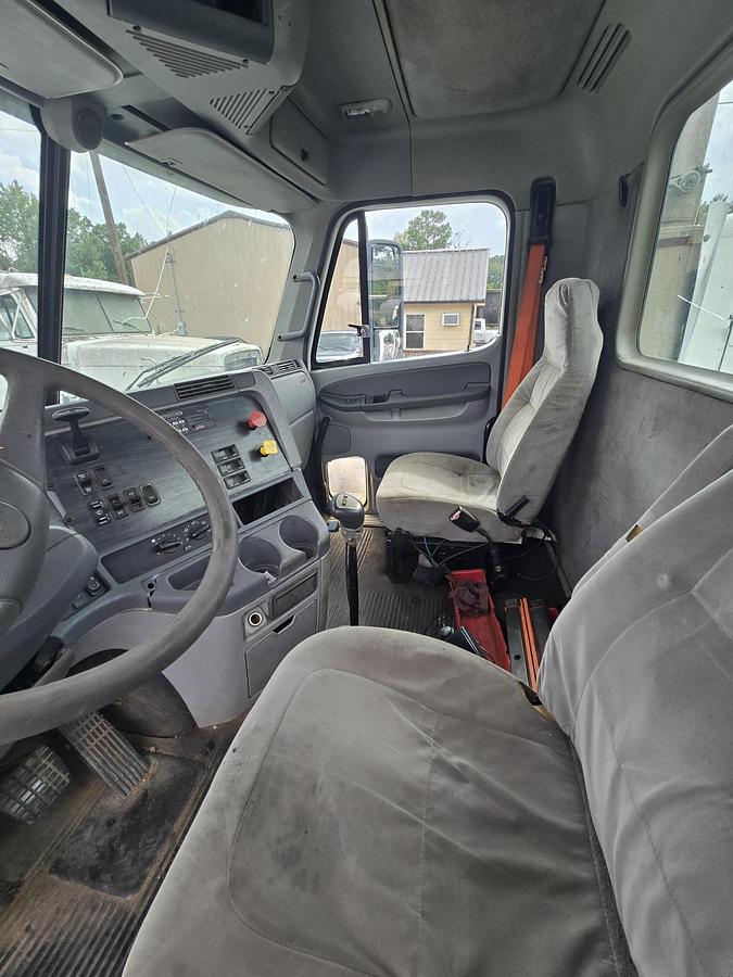 Used 2007 FREIGHTLINER Columbia