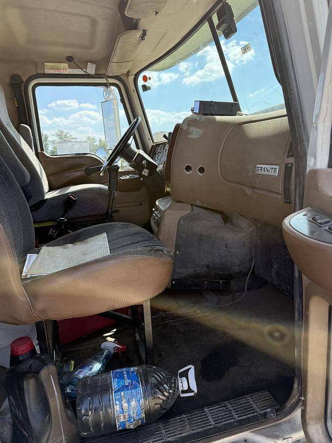 Used 2005 MACK CV713