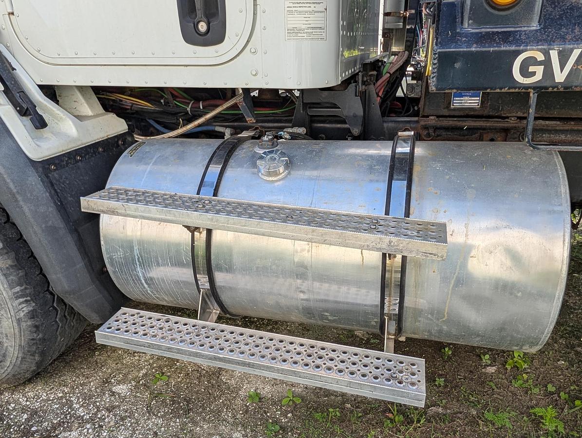 Used 2015 CATERPILLAR CT660 S