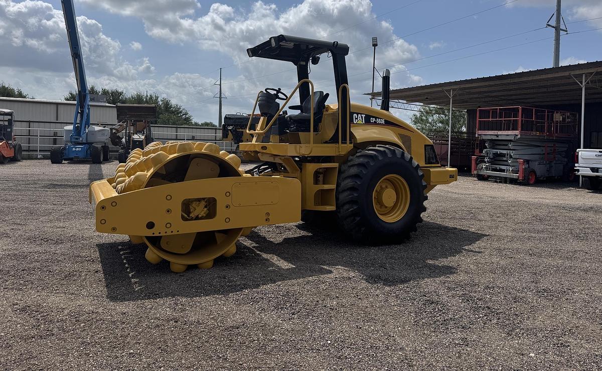 Used 2004 CATERPILLAR CP-563E