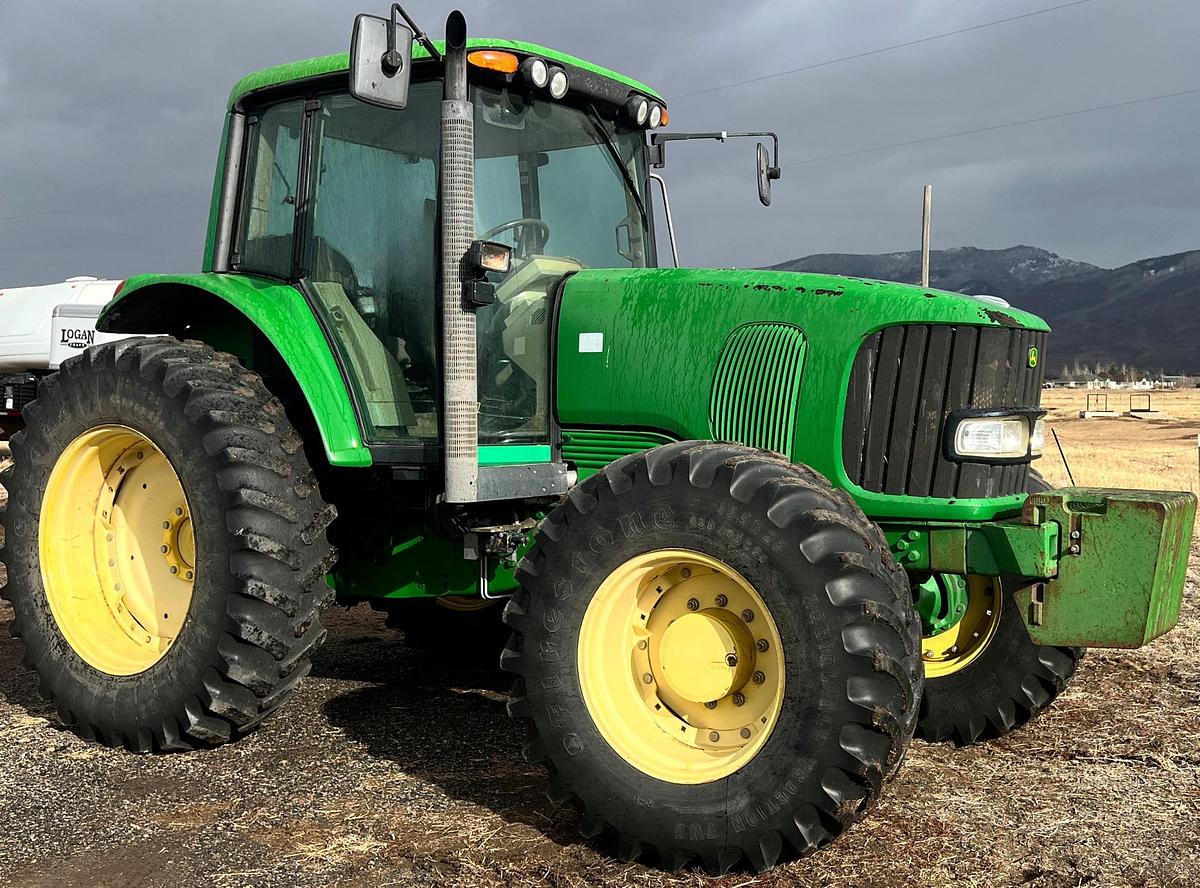 Used 2006 JOHN DEERE 7520
