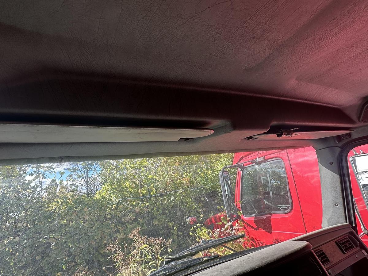 Used 2004 KENWORTH T300