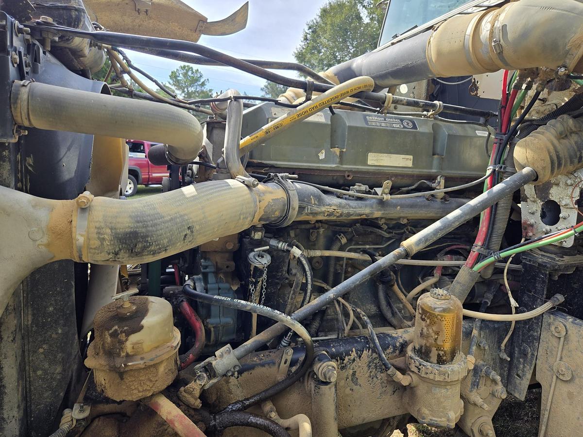 Used 2005 FREIGHTLINER FLD 120