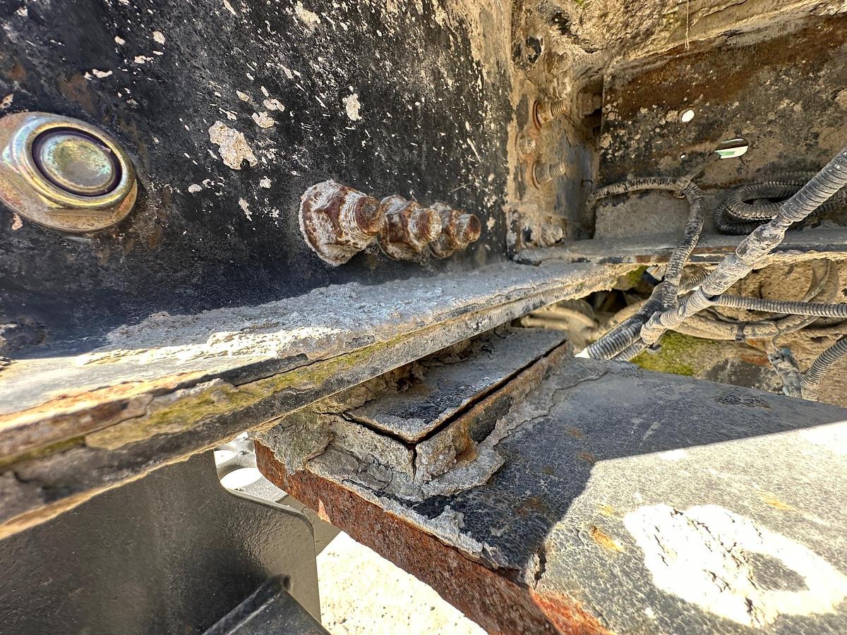 Used 2019 MACK GR64B