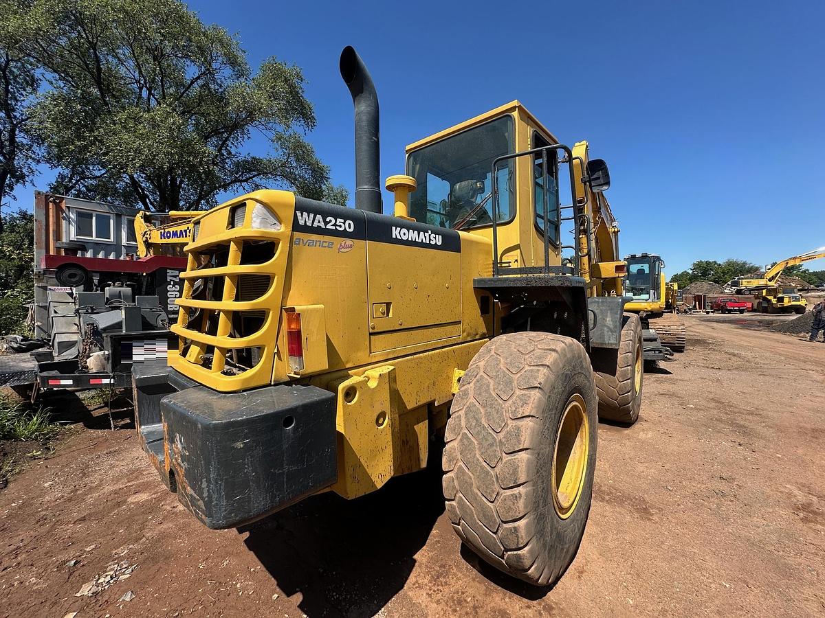 Used 2002 KOMATSU WA-250-3MC