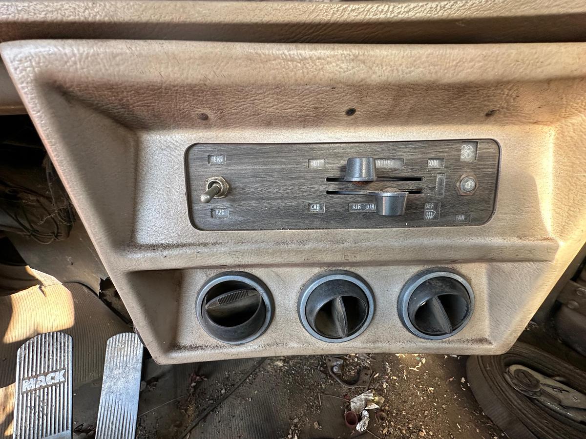 Used 1984 MACK RD686S