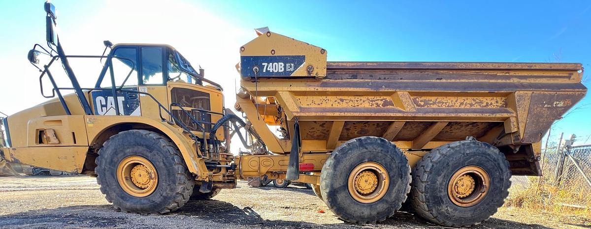 Used 2011 CATERPILLAR 740B Ej