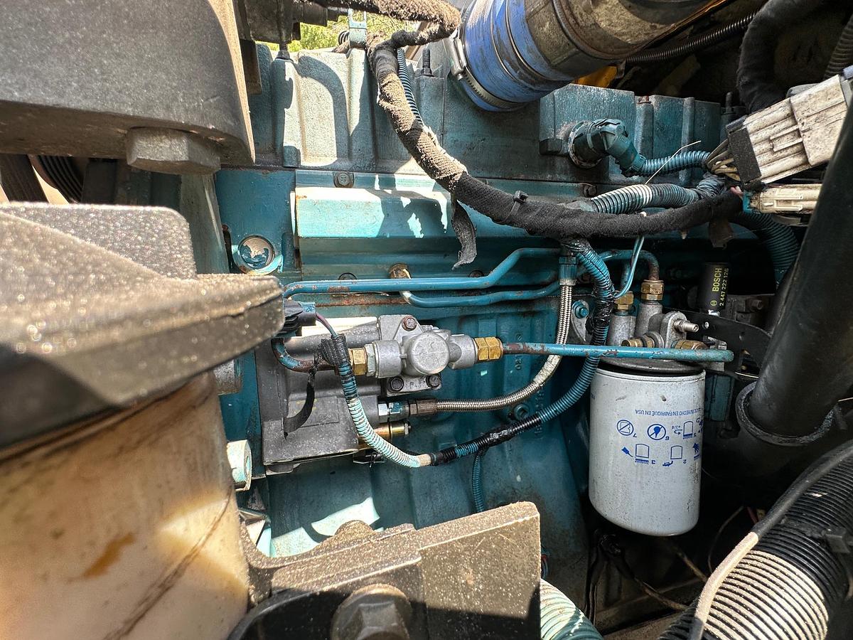 Used 2004 INTERNATIONAL 4300 Attenuator Truck
