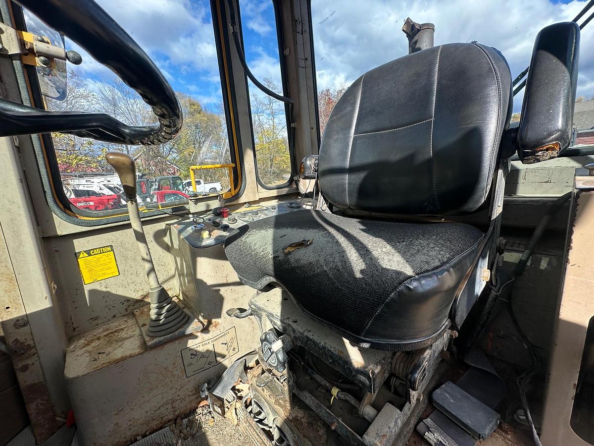 Used 1992 DEERE 444E