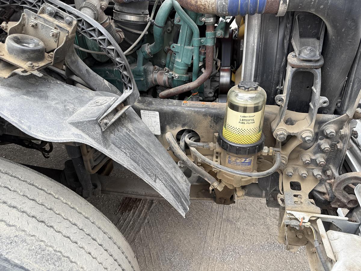 Used 2010 VOLVO VNL64TN