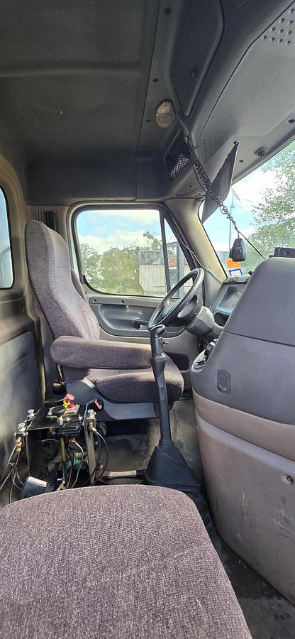 Used 2012 FREIGHTLINER Cascadia