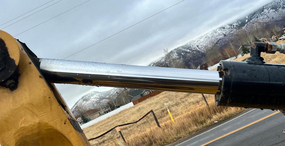 Used 2016 CATERPILLAR 907M