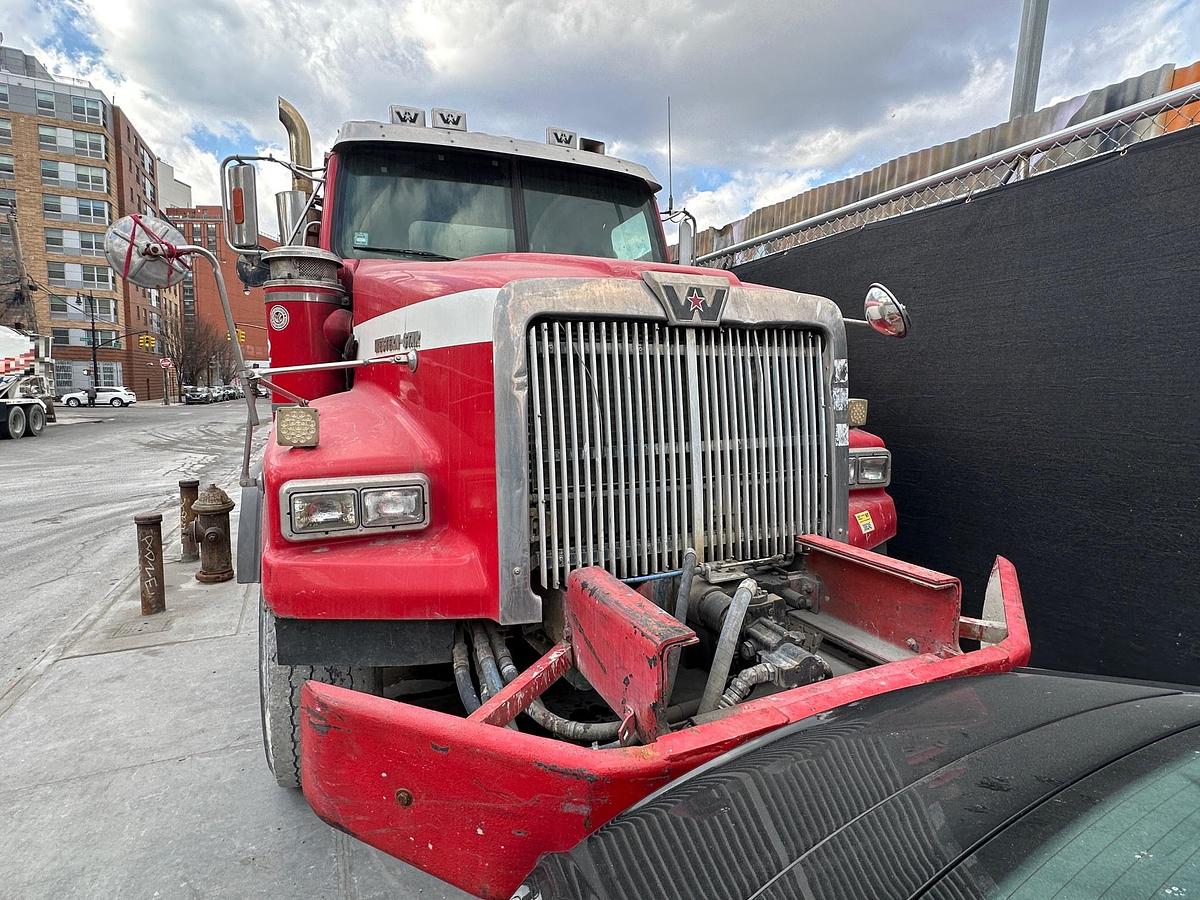 Used 2005 WESTERN STAR Rear Mixer