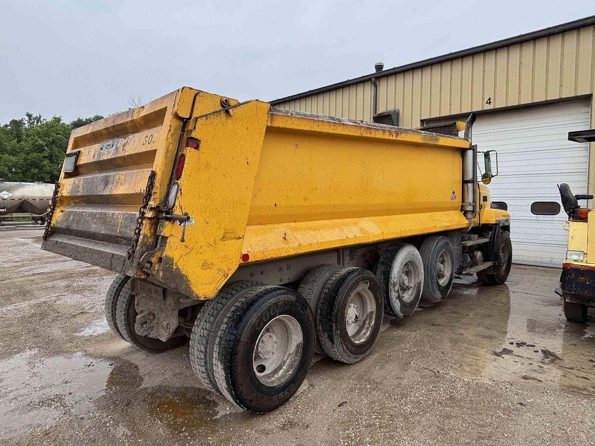 Used 1995 MACK CL713