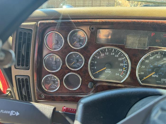 Used 2006 MACK Granite CV713