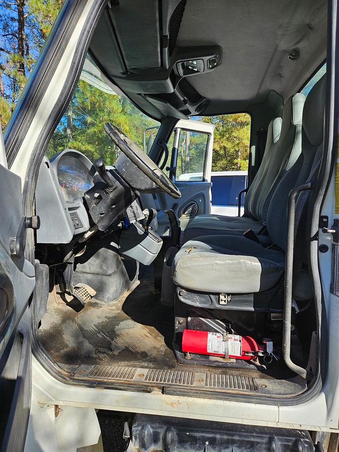 Used 2004 INTERNATIONAL 4200 Mini Mixer