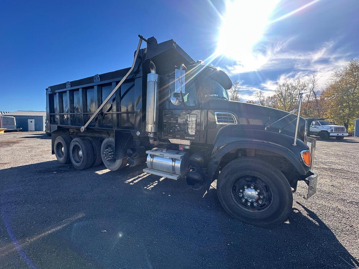 Used 2006 MACK Granite CV713