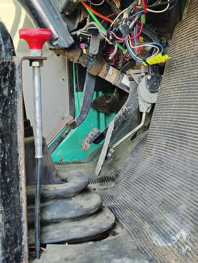 Used 2000 INTERNATIONAL 4700 DT466E