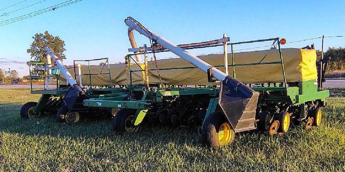Used 1992 JOHN DEERE 750 Grain Drills