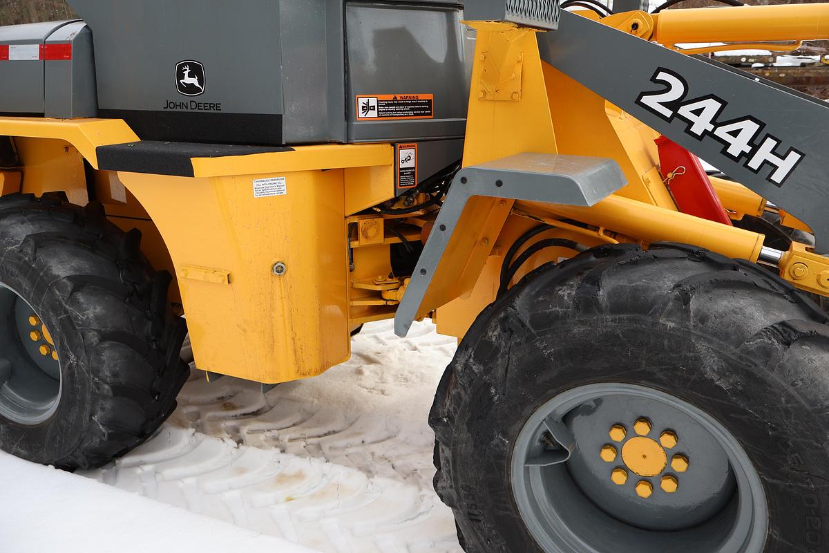 Used 2000 DEERE 244H