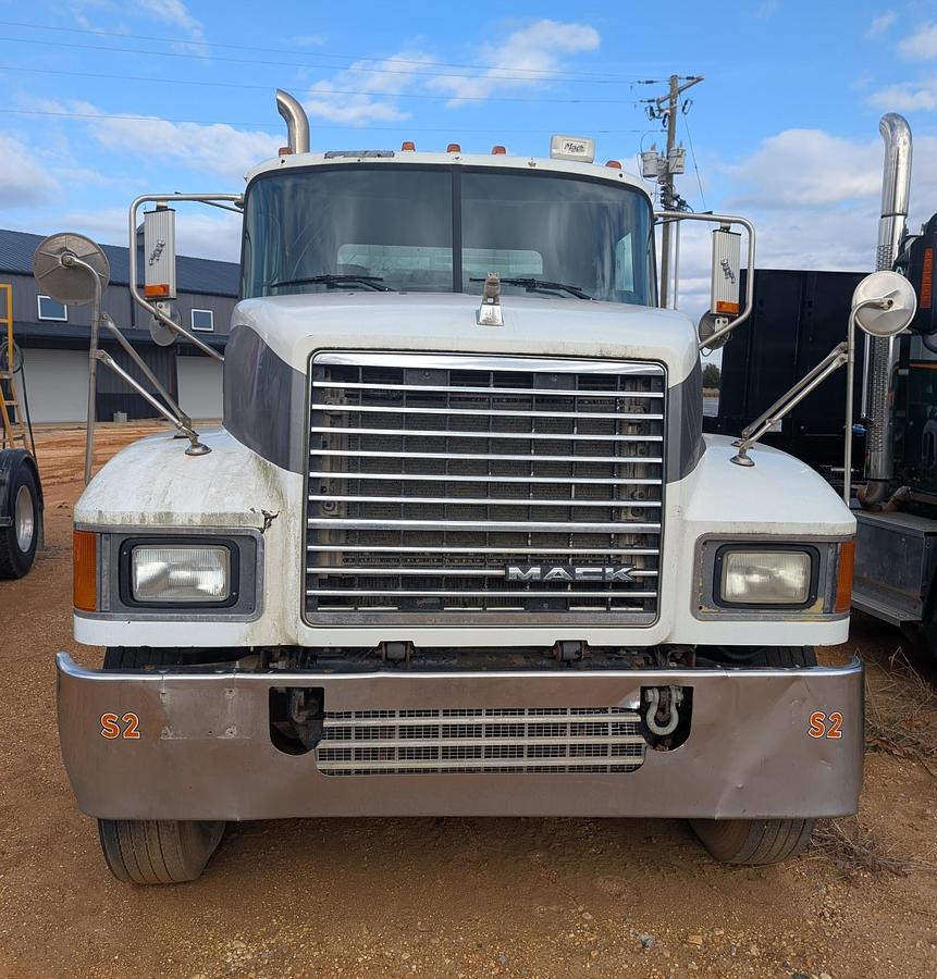 Used 2013 MACK CHU613