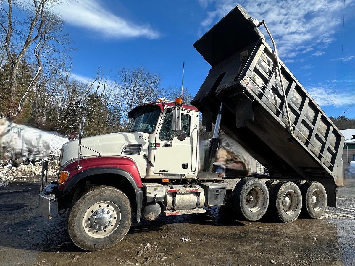 Used 2005 MACK CV713