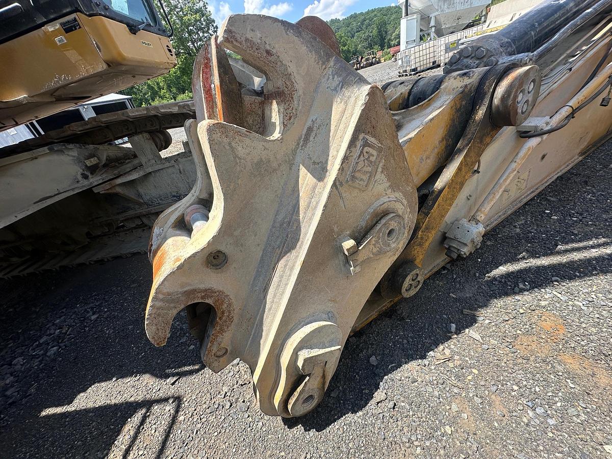 Used 2022 CATERPILLAR 374