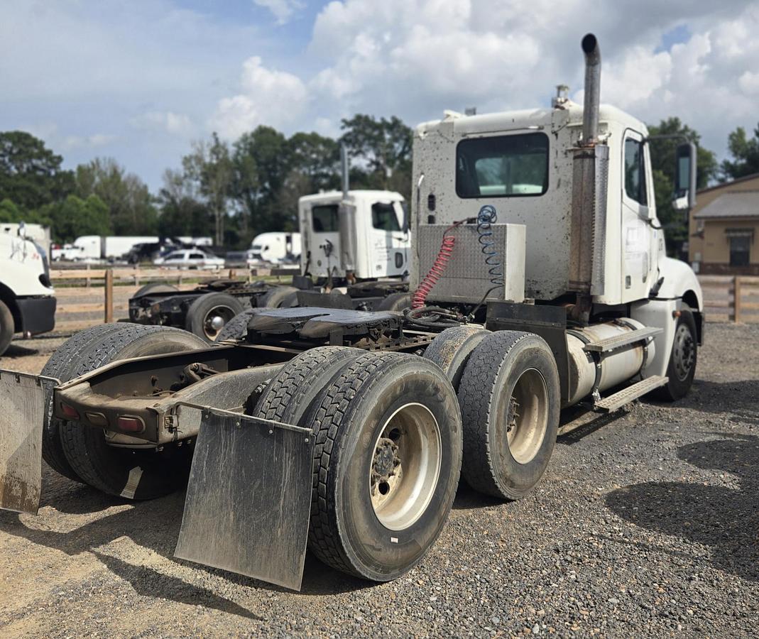 Used 2005 FREIGHTLINER Columbia