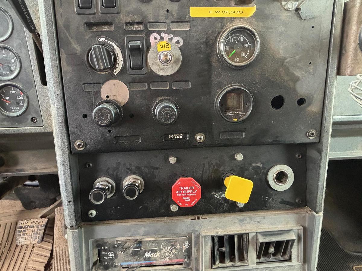 Used 1995 MACK CL713