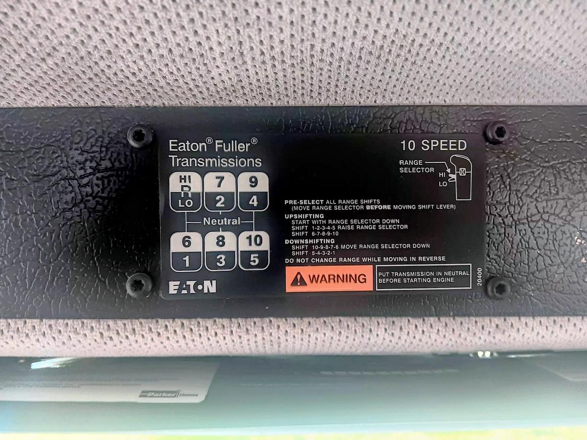 Used 2001 FREIGHTLINER FL 112