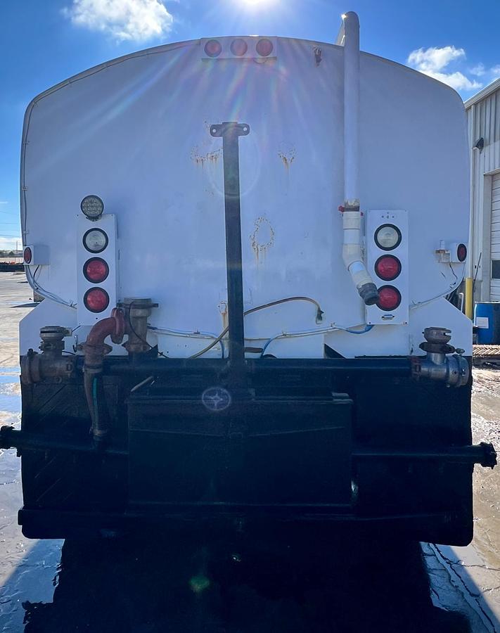 Used 2007 STERLING L7500 Water Truck