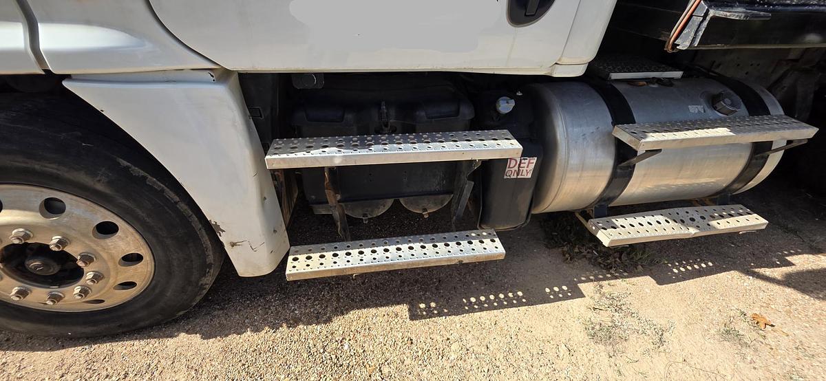 Used 2012 FREIGHTLINER Cascadia