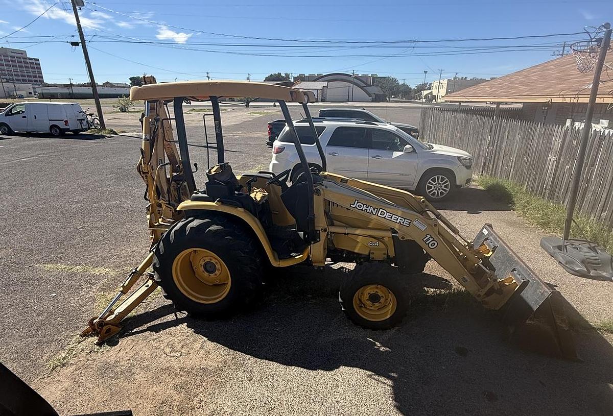 Used 2012 JOHN DEERE 110