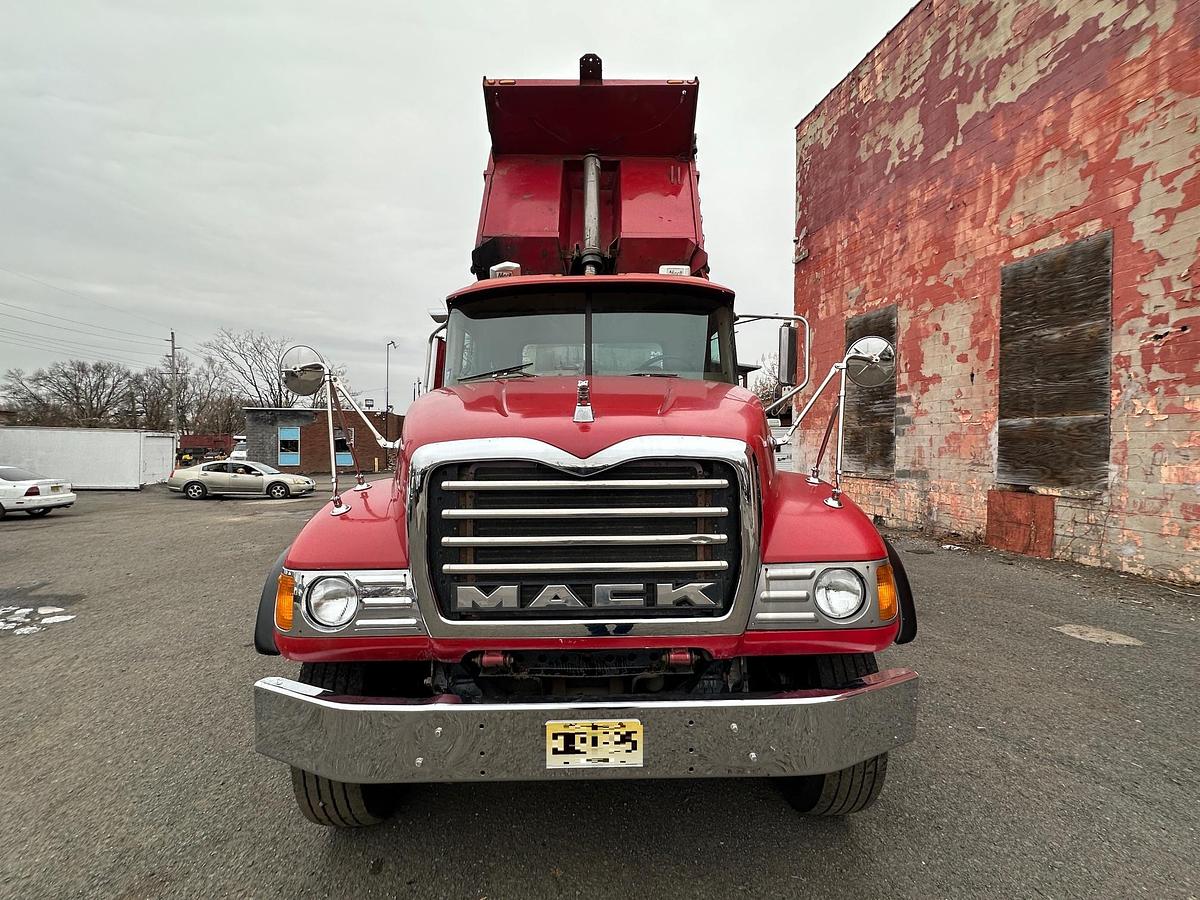Used 2005 MACK Granite CV713