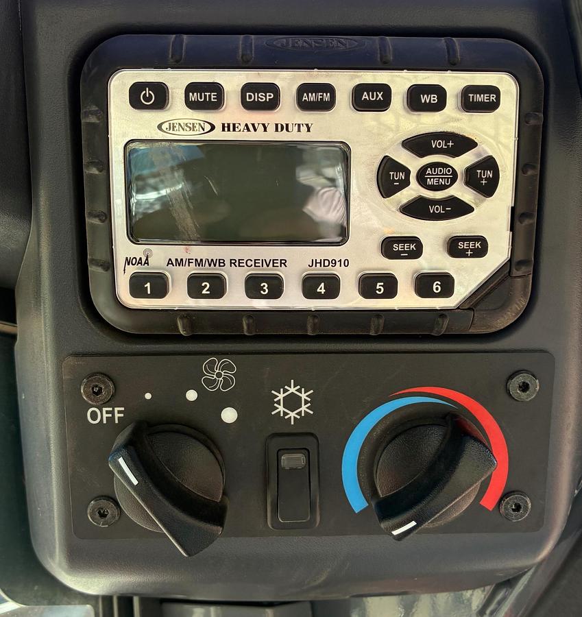 Used 2024 TAKEUCHI tl6r