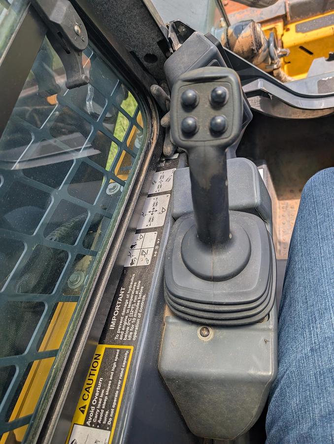 Used 2020 DEERE 325G