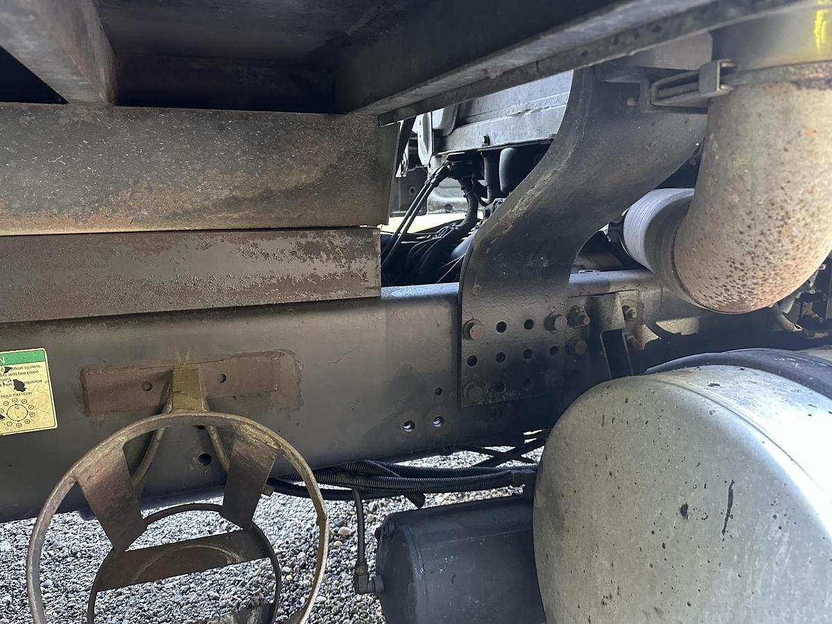 Used 2003 FREIGHTLINER FL112