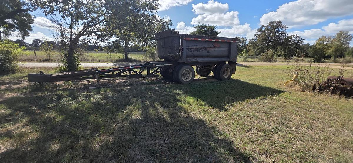 Used 1985 CLEMENT Pup Trailer