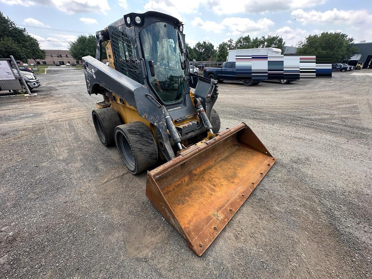 Used 2017 DEERE 332G