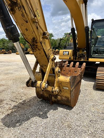 Used 2018 CATERPILLAR 323