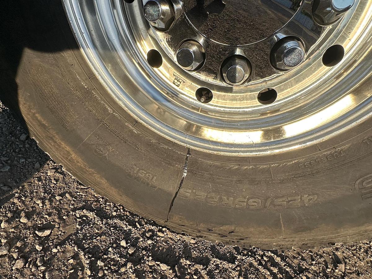 Used 2019 PETERBILT 389L