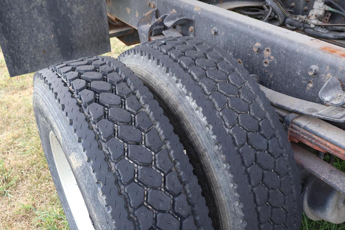 Used 2003 FREIGHTLINER FL70