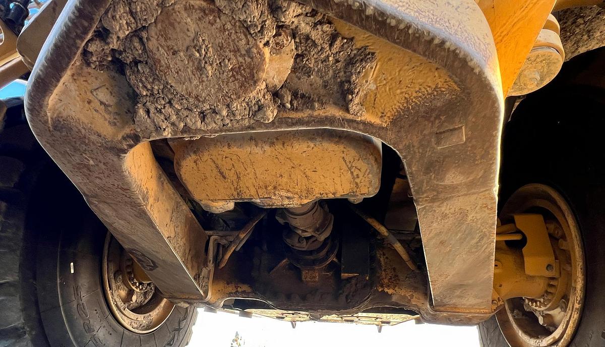 Used 2015 CATERPILLAR 740B