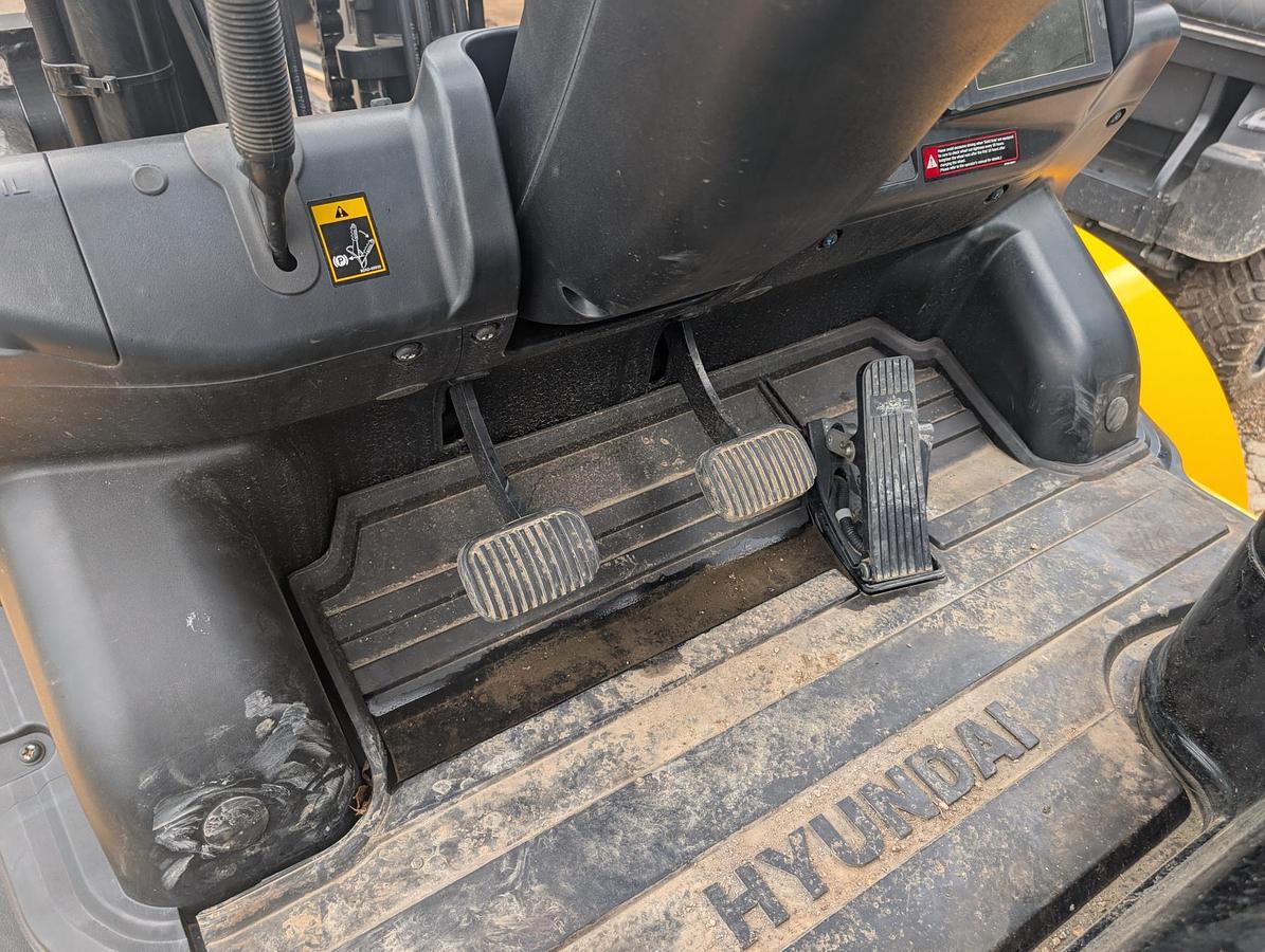 Used 2025 HYUNDAI 40D-9