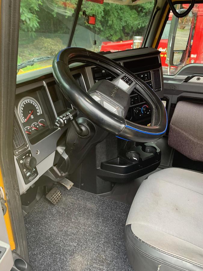 Used 2021 MACK Granite GR64F